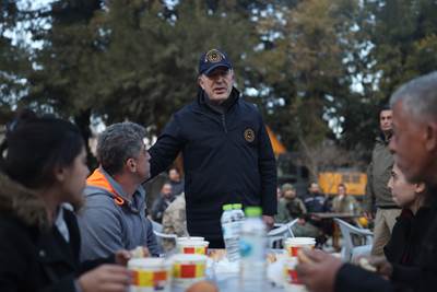 Millî Savunma Bakanı Hulusi Akar  ve Sağlık Bakanı Fahrettin Koca Antakya ve Altınözü’ndeki Çalışmaları İnceledi, Vatandaşlarla Bir Araya Geldi